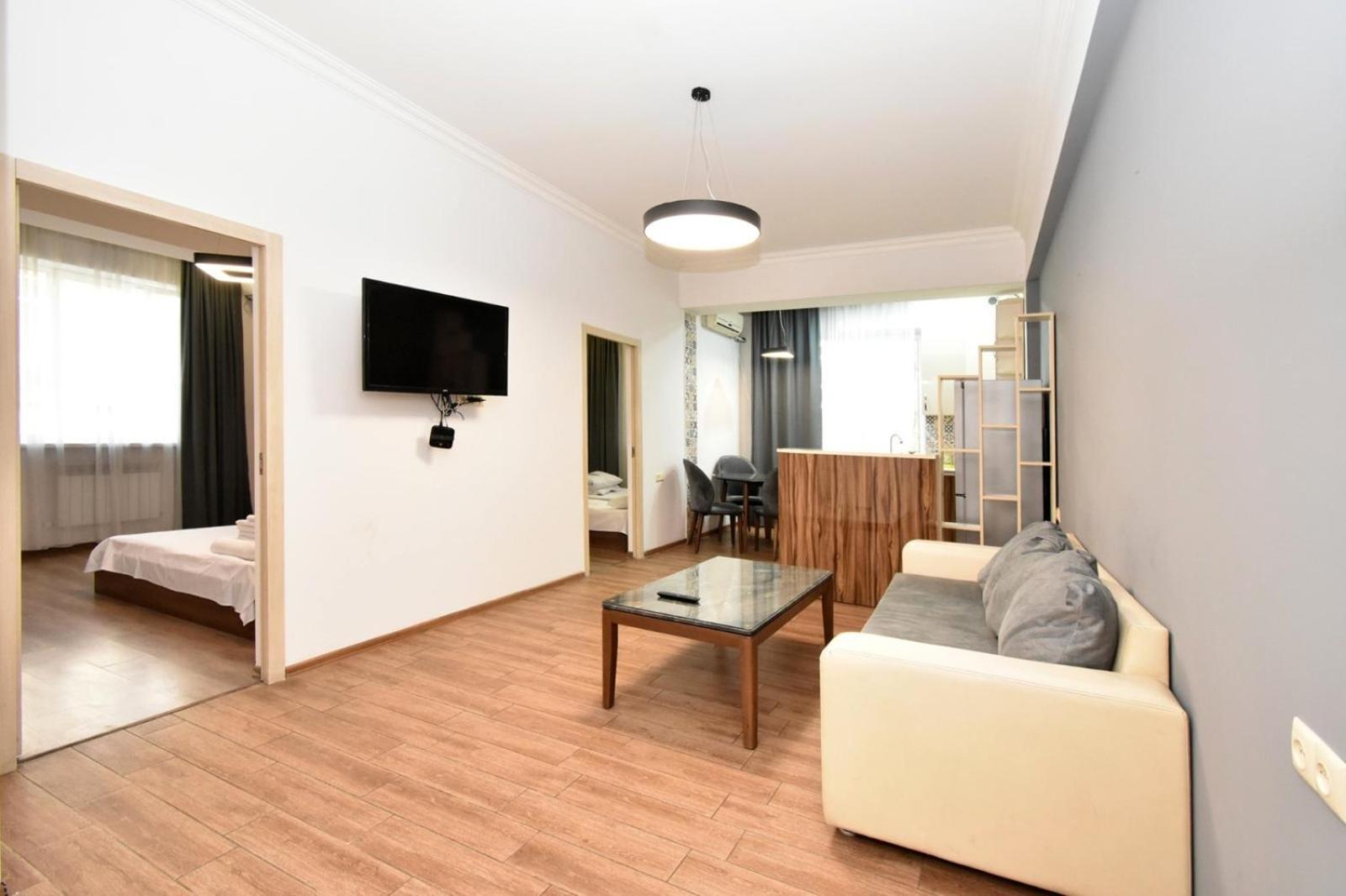 Rent Inn Yerevan On Chaykovski Street Extérieur photo